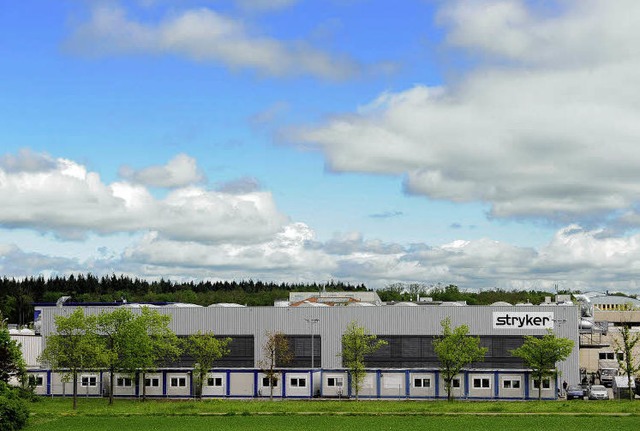 Die Stryker-Fabrik an der Btzinger St...der Ausbau des Standorts weitergehen.   | Foto: Ingo Schneider
