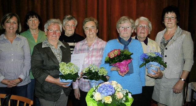 Fr langjhrige Treue zum Landfrauenve...tversammlung Mitglieder ausgezeichnet.  | Foto: Elisabeth Jakob-Klblin