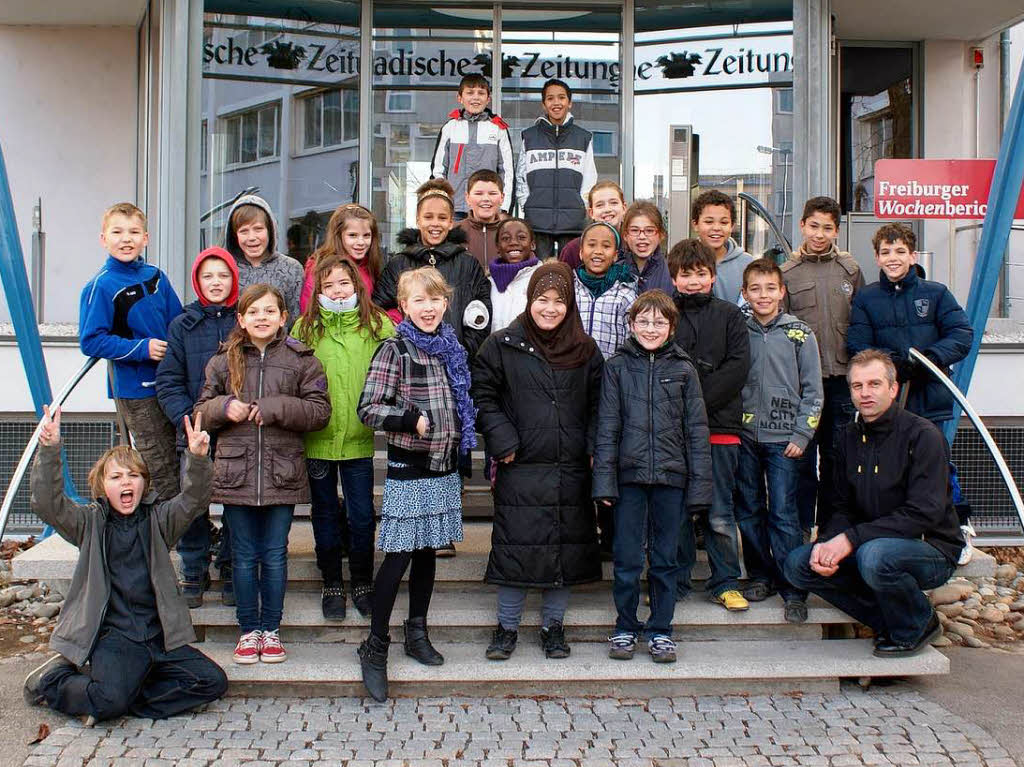 Die Klasse 4b der Vigelius Grundschule in Freiburg mit ihrem Lehrer Herr Roland Köhler Die Klasse 4b der Vigelius Grundschule in Freiburg mit ihrem Lehrer Herr Roland Köhler