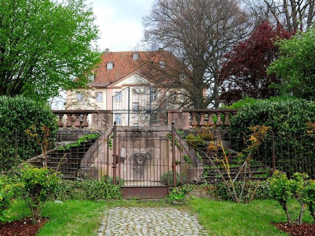 Das 340 Jahre alte Schloss Munzingen. ...th und der Graf Wendelin von Kageneck.  | Foto: Ingo Schneider