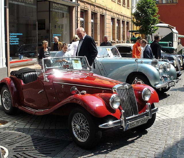 Wieder dabei: die Oldtimer-Parade auf dem Urteilsplatz  | Foto: Karin Kaiser