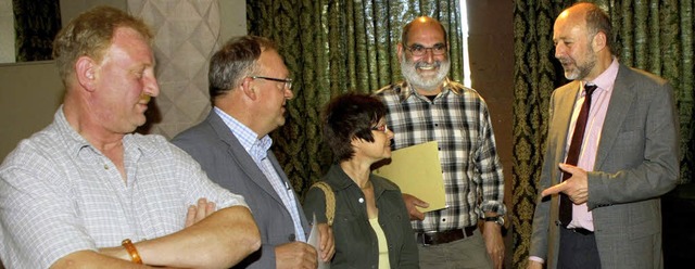 Infoabend zum Thema Brgerbus in Endin...nd Brgermeister Hans-Joachim Schwarz.  | Foto: Martin Wendel