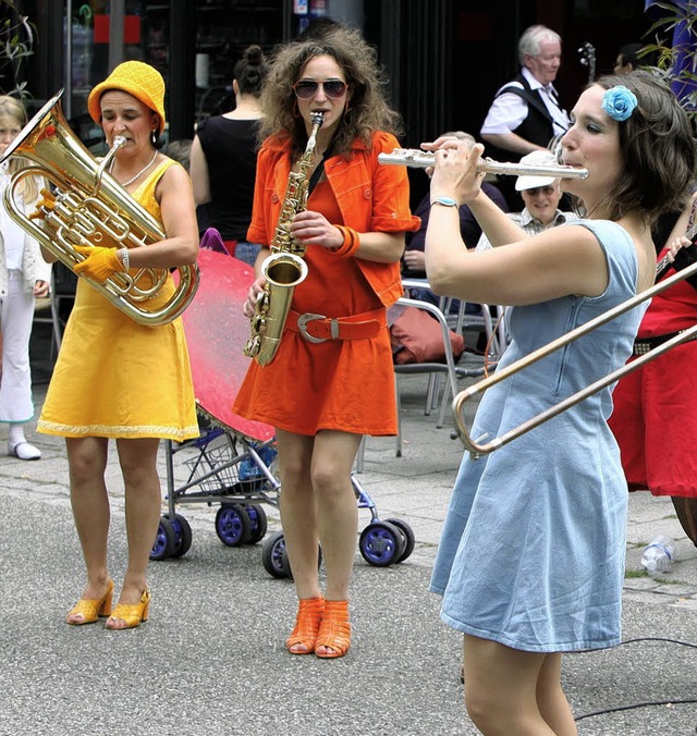 Die Marchingband &#8222;Mademoiselle O...iesmal wieder beim Blserfestival auf.  | Foto: Oliver Welti