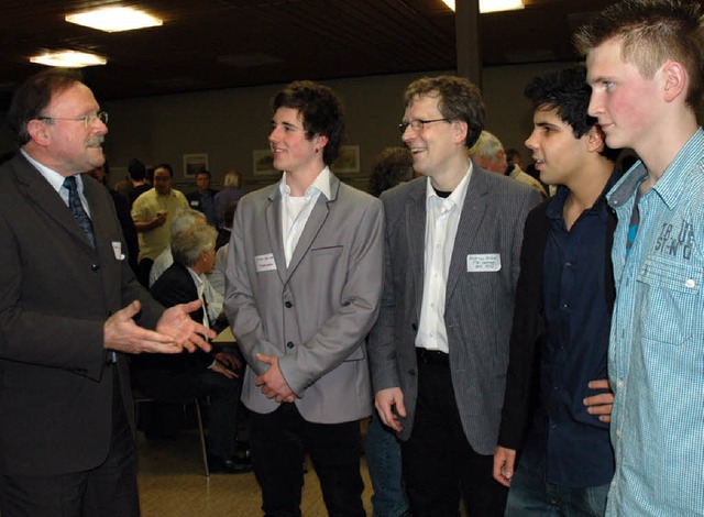 Axel Losansky (links) im Gesprch mit Andreas Kroker und Schlern   | Foto: Wieschenkmper