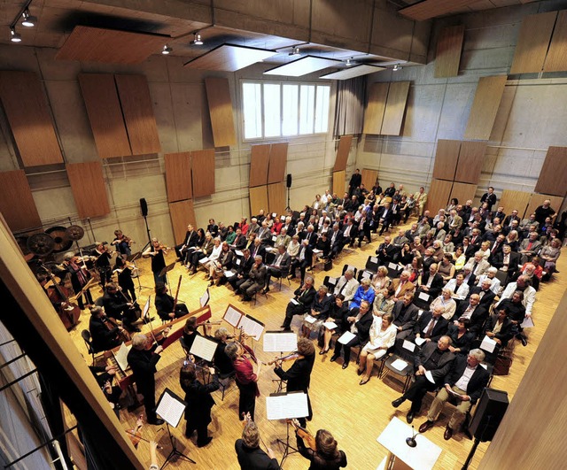 Das Freiburger Barockorchester spielte...ur Erffnung des neuen Ensemblehauses.  | Foto: ingo schneider