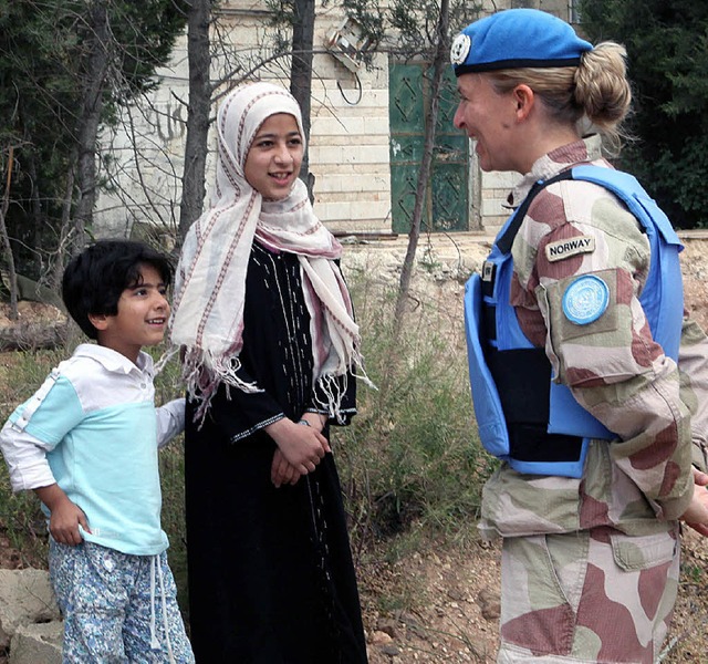 Eine UN-Beobachterin in Homs   | Foto: DPA