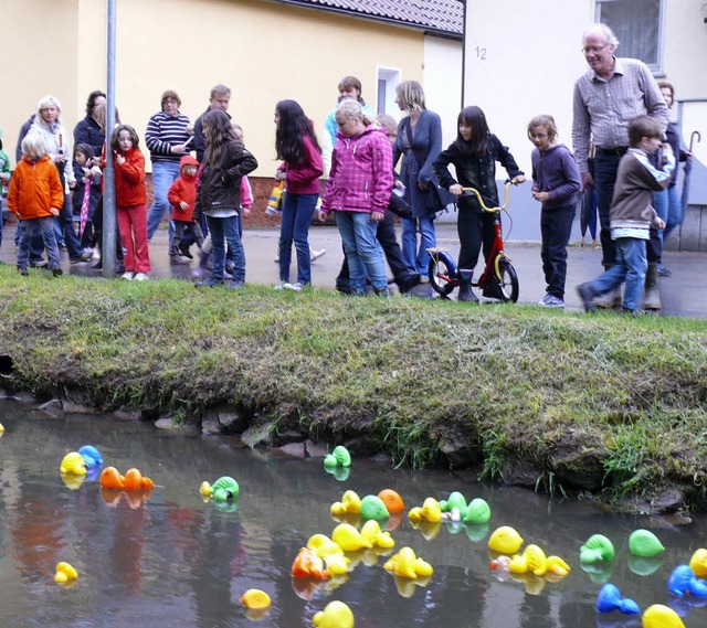 Trotz des schlechten Wetters fand das ...rennen am Samstag regen Zuspruch.       | Foto: alfred arband