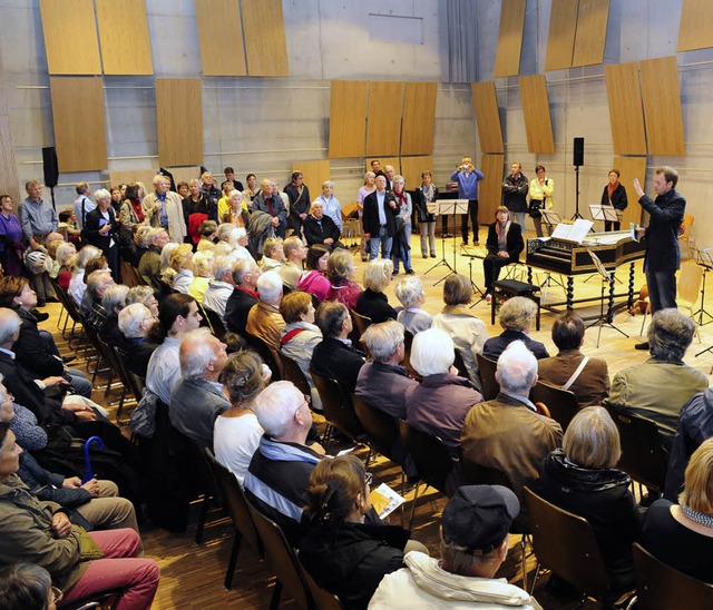 Probesitzen im neuen Proberaum des Ensemblehauses.   | Foto: Thomas Kunz