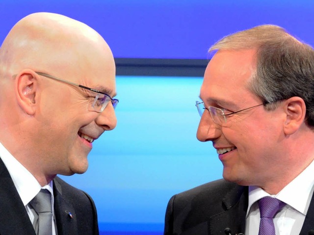Kopf an Kopf: Die Spitzenkandidaten Jo...(CDU, rechts) und Torsten Albig (SPD).  | Foto: dpa