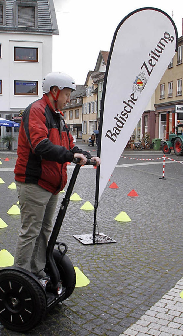 Bella Figura mit dem Segway auf dem Parcours der BZ.  | Foto: Heidi Foessel