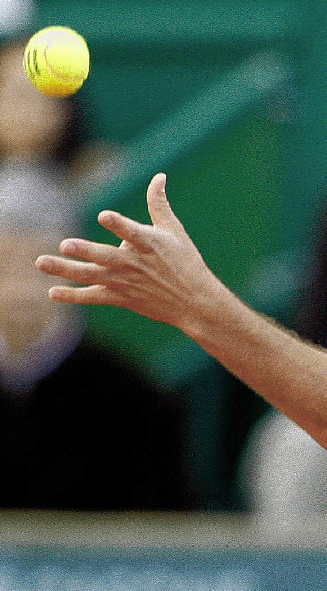 Wenn der Ball die Hand verlsst, sprt...chon, ob es ein guter Aufschlag wird.   | Foto: dPA