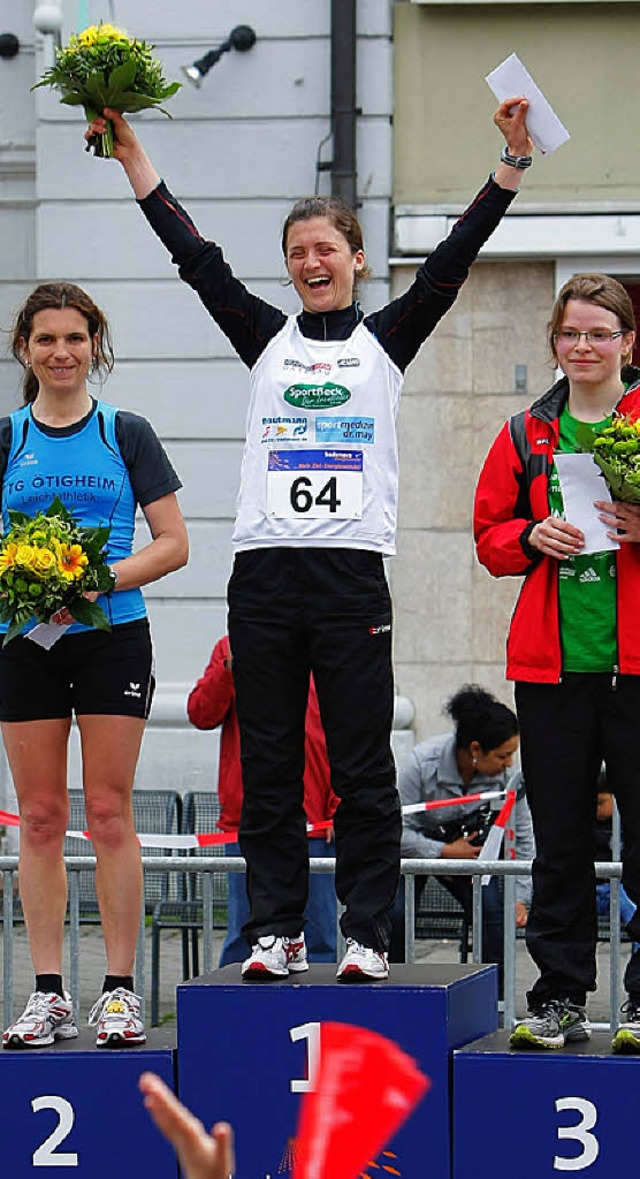 Jubel der Siegerin des Halbmarathons Verena Utz.   | Foto: Faruk nver