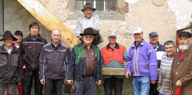 Tatkraft ist Trumpf bei den Vorbereitu... sie von ihrer Aufgabe nicht abhalten.  | Foto: Jutta Binner-Schwarz