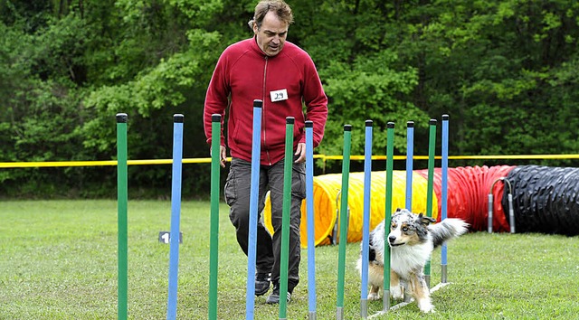 Wer ist schneller? Das zeigt sich beim Agility.   | Foto: Volker Mnch