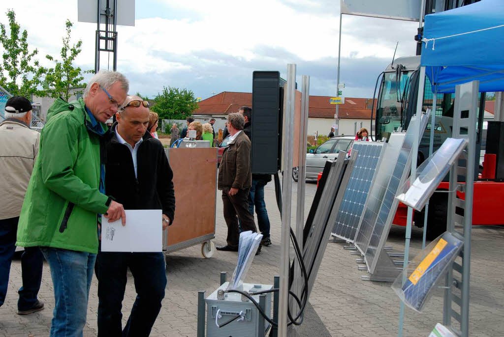 Gro die Nachfrage nach leistungsfhigen Solarmodulen. Die Aussteller standen Rede nd Antwort.