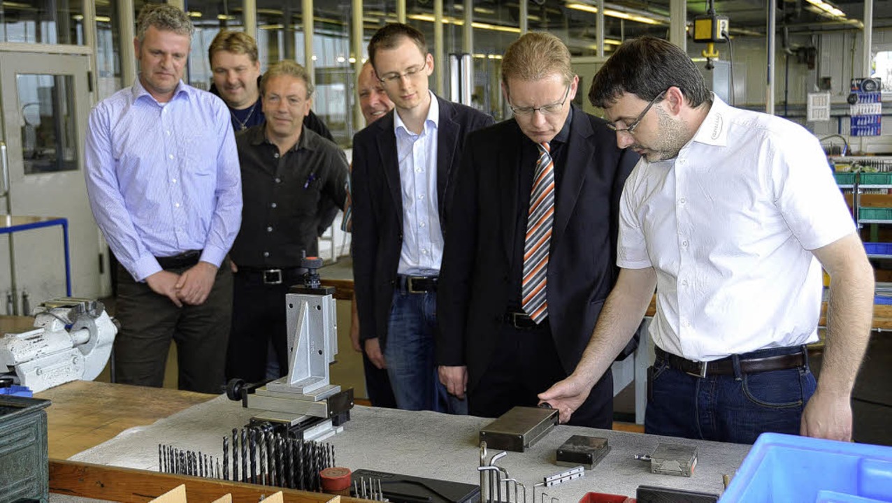 Bernd Schwrer (rechts), der bei der F...er Vertriebsabteilung  Rolf Schiesel.   | Foto: Martin Wunderle