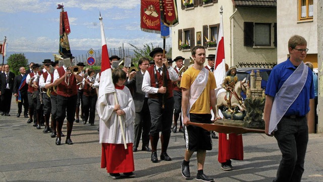 Die Achkarrer  Kirchengemeinde  erinne...r Prozession an  ihren Kirchenpatron.   | Foto: herbert trogus