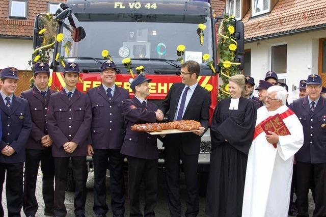 Das Lschfahrzeug fhrt nun mit Weihwasser