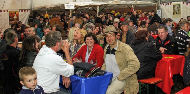 Stimmung und gute Laune herrschte bei Westernfeeling im beheizten Zelt.  | Foto: Seifried