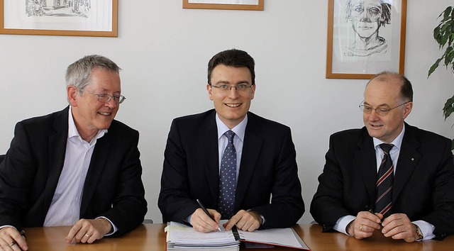 Vertrag unterzeichnet (von links):  Mi...rny, Hochschul-Rektor Winfried Lieber   | Foto: hochschule