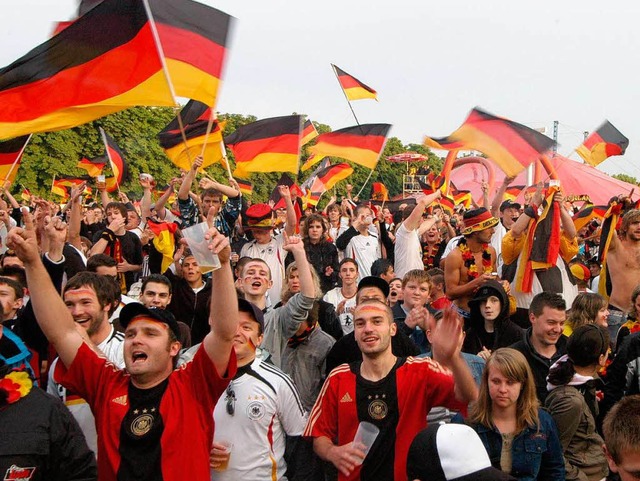 Groe Stimmung: So feierten Freiburger...rd es im Eschholzpark ruhiger zugehen.  | Foto: Thomas Kunz