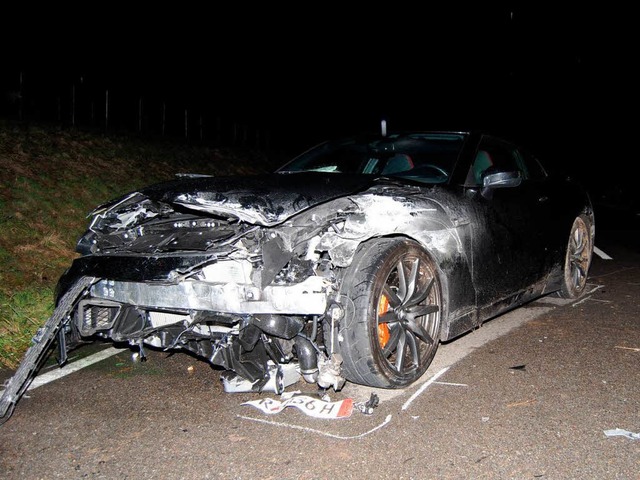 Der Nissan-Sportwagen nach dem Unfall.  | Foto: Kamera24.TV