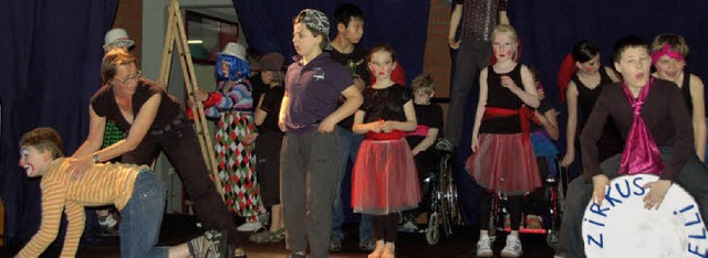 Bewegung beim 25.&#8197;Geburtstag der Esther-Weber-Schule in Emmendingen-Wasser  | Foto: Pia Grttinger