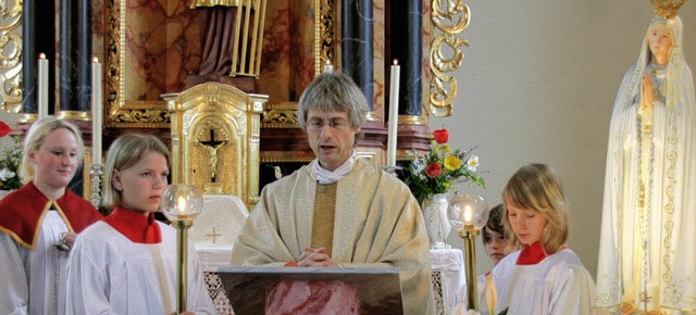 Pater Matthias zelebrierte den Gottesdienst zum 25. Kapellenfest.  | Foto: cs