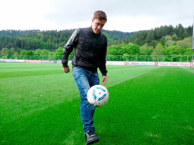 Max Kruse hat beim SC Freiburg untersc...ngsplatz neben dem Mage-Solar-Stadion.  | Foto: dapd