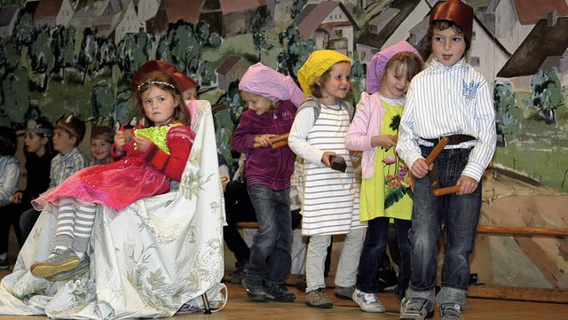 &#8222;Waldzwerge&#8220; schleichen zu...chtlicher Stunde in Heuweiler umher.   | Foto: GAbriele Fssler