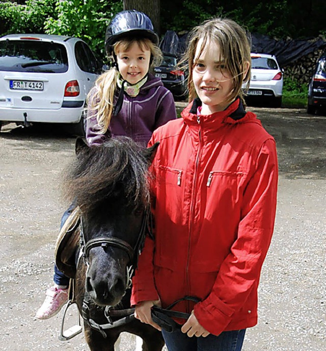 Die Kinder durften auch auf dem Pony reiten.  | Foto: hans-jochen voigt