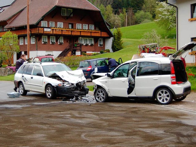 10000 Euro Schaden entstand nach Auskunft der Polizei an den beiden Fahrzeugen. 