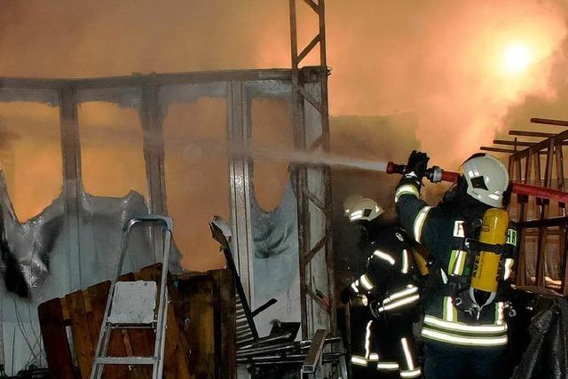 Groeinsatz bei nchtlichem Brand