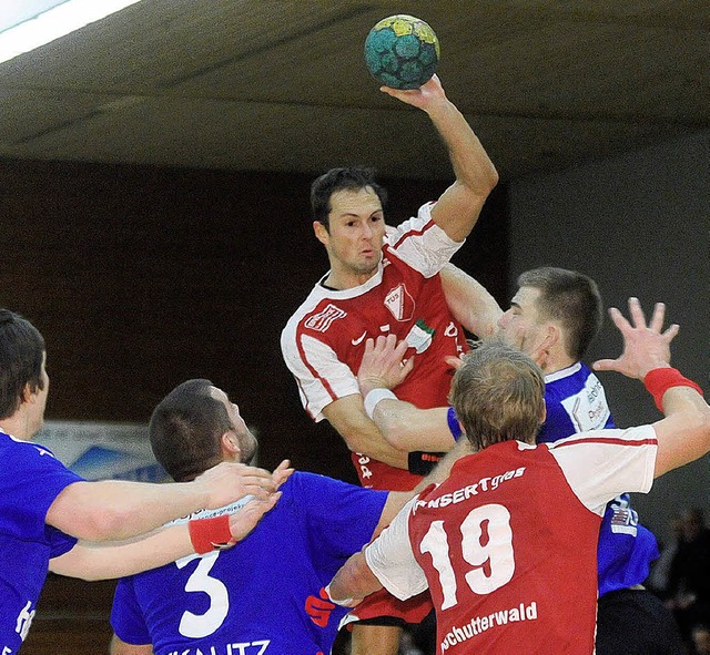 Dominik Hll wechselt die Trikotfarbe von rot nach blau.   | Foto: Archiv: W.Knstle