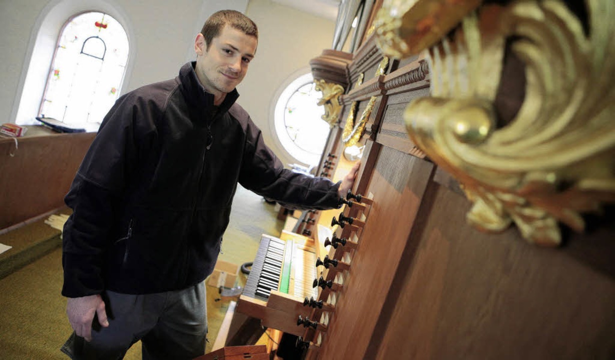 Orgelbauer Mathias Moßmann an seinem Arbeitsplatz in Kuhbach   | Foto: Christoph Breithaupt