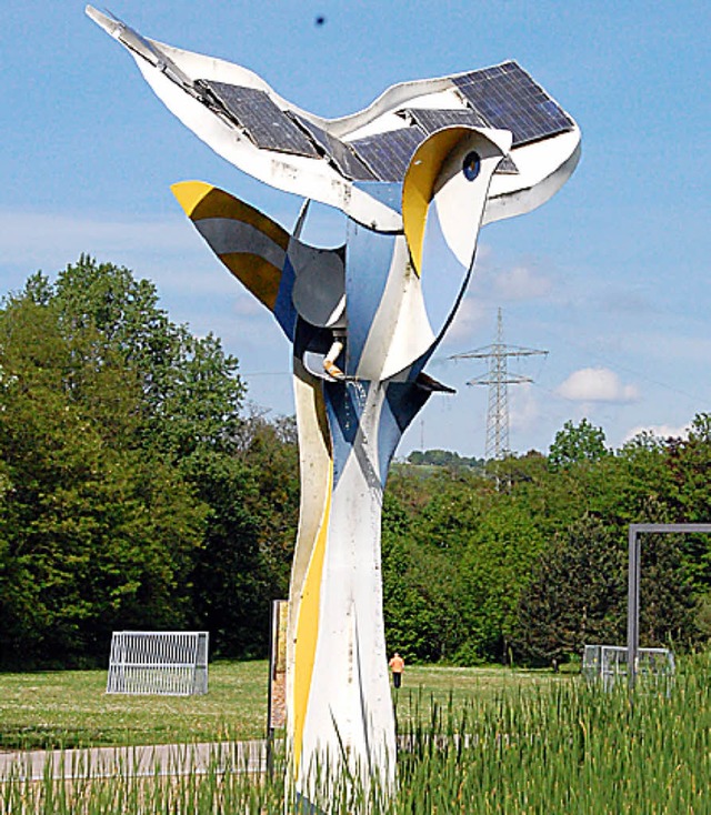 Nicht mehr im besten Zustand: Die Skulptur Phoenix   | Foto: Frey