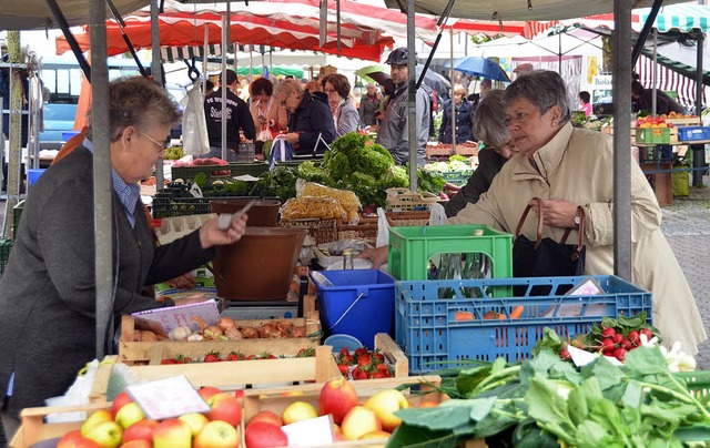 Der Stettener Wochenmarkt erfreut sich... benachbarten Kirchplatz zu verlegen.   | Foto: Sabine Ehrentreich