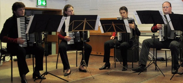 Mitglieder des Akkordeonspielrings Umkirch/Gottenheim bei ihrem Konzert.   | Foto: Julius Steckmeister