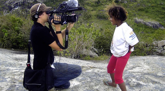 Der Filmemacher und das Xukuru-Mdchen: Szene beim Dreh   | Foto: pro