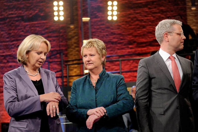 Der Countdown luft:  SPD-Spitzenkandi...einer TV-Debatte in Mnchengladbach     | Foto: dpa