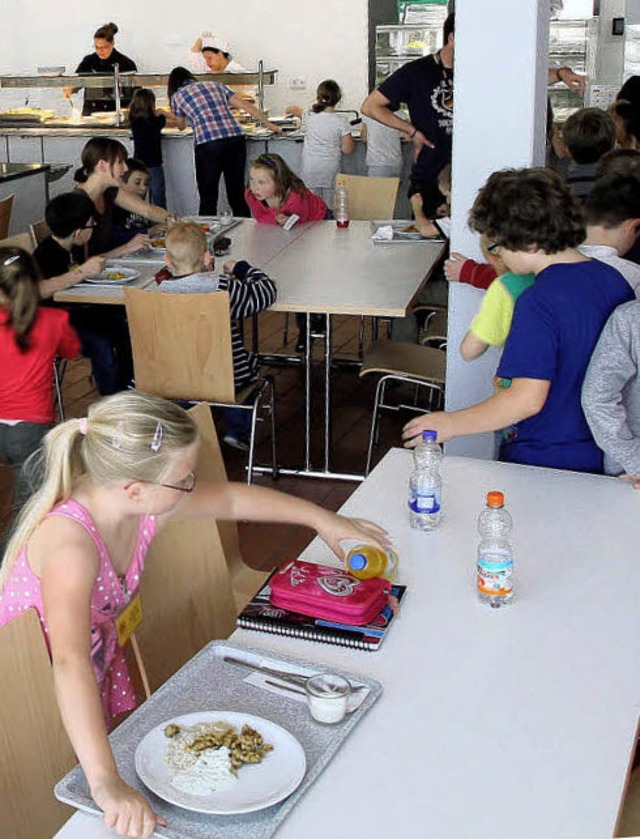 Mittagessen in der Mensa der Konrad-Adenauer-Schule   | Foto: Peter Heck