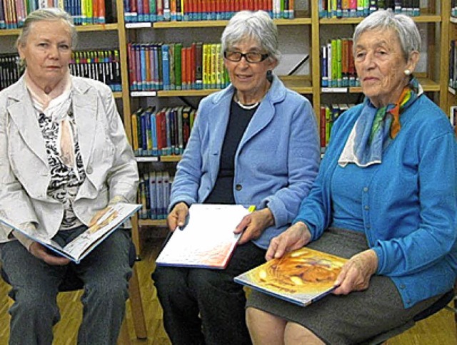 Mrchenerzhlerinnen (von links):  Elk...r, Dorothea Stterlin,Rosemarie Klby.  | Foto: zVg