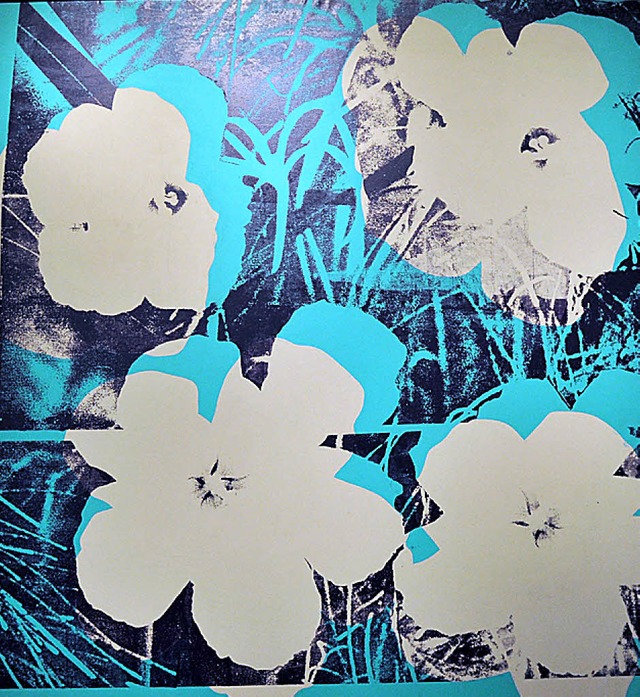 Ein soeben bei Sotheby&#8217;s in New ...versteigertes Blumenbild Andy Warhols   | Foto: dpa