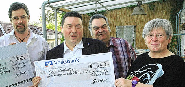 Spendenfreude:   Balder Wentzel, die G...chroff sowie   Maria Benz (von links)   | Foto: Stefan Sahli
