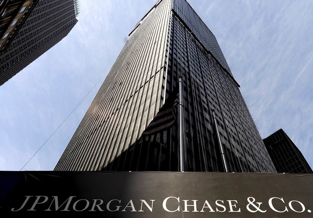 Zu riskant gehandelt: der New Yorker Finanzriese JP Morgan Chase  | Foto: DPA