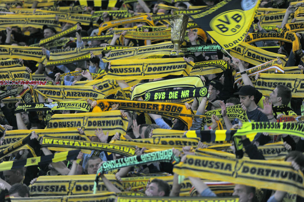 Dortmund triumphiert, Bayern trauert