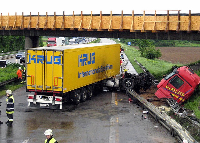 Sechs Stunden lang gesperrt war die Au...ag wegen eines verunglckten Lastzugs.  | Foto: Autobahnpolizei