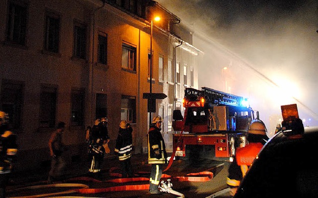 Im Einsatz: Feuerwehren aus Bad Sckingen und Wehr  | Foto: ralph fautz