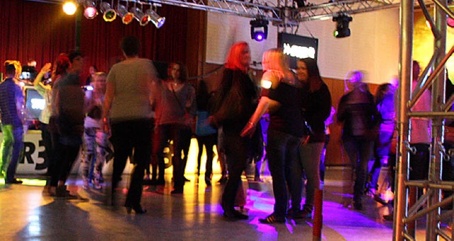 Zum ersten Mal ludt die SWR 3 Dance-Ni... Breisacher Stadthalle zum Feiern ein.  | Foto: Christine Aniol