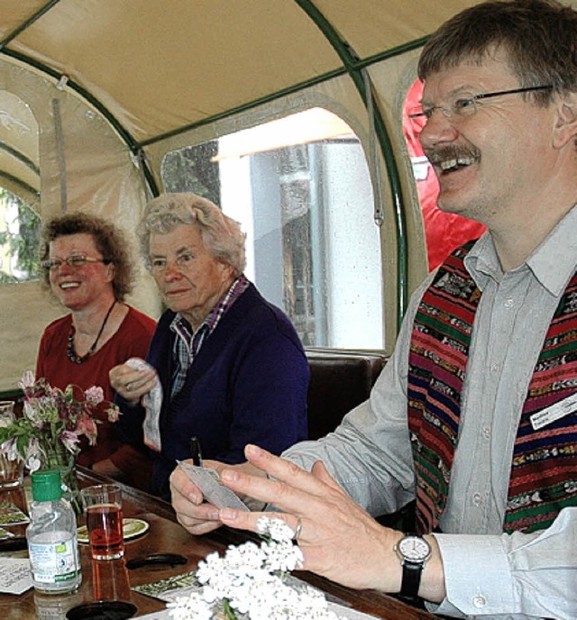 Im Planwagen vom  Kutschbetrieb Behrin... beim Weltladentag fair gefrhstckt.   | Foto: chymo